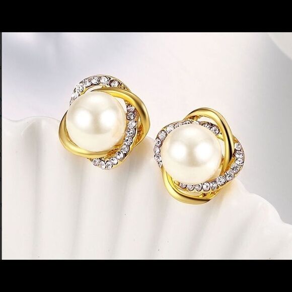 Elegant Timeless Cubic Zirconia Pearl Earrings - Picture 1 of 3